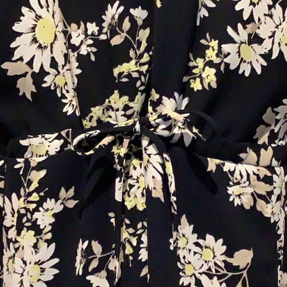 LE CHATEAU V-NECK NAVY BLUE OVERSIZED TIE WAIST ROMPER SIZE S NWOT - Picture 6 of 15